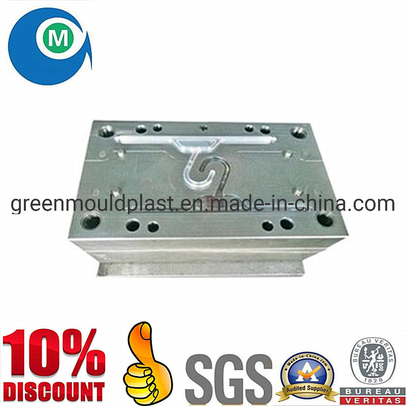 China New Design Precision CNC Plastic Injection Hanger Mould